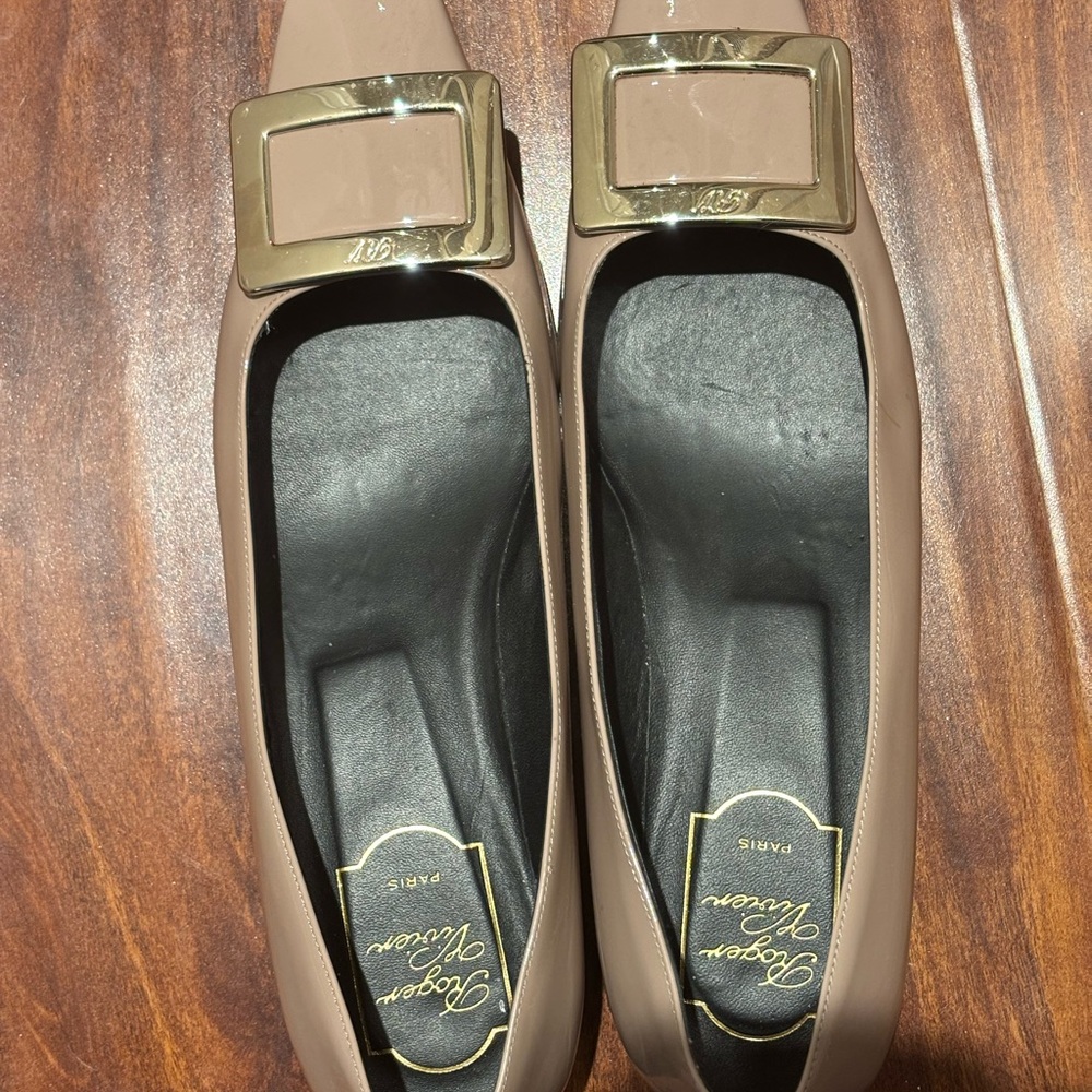 Roger Vivier Tan and Gold Flats with Signature Buckle